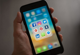 Facebook e Whatsapp: strumenti preziosi per le aziende